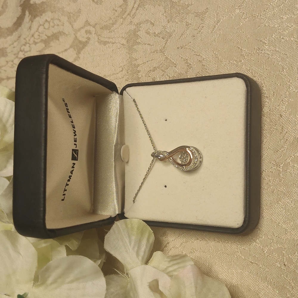 NWOT- Littman Jewelers floating diamond necklace
